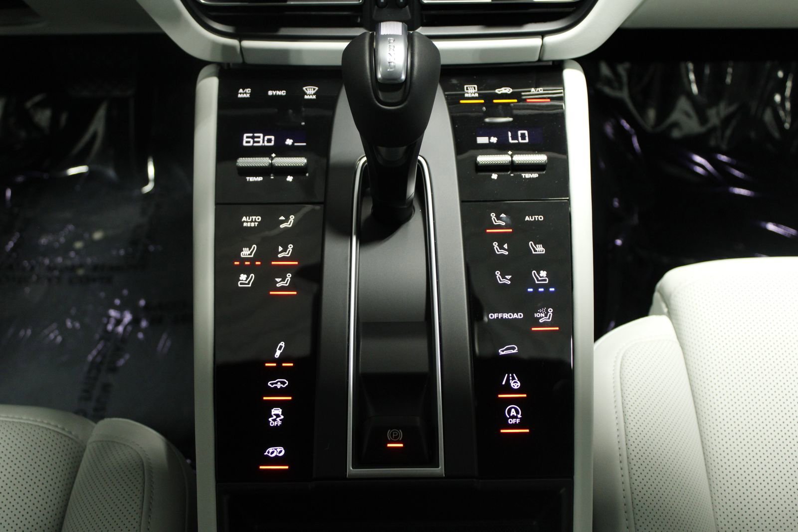 New 2026 Porsche Macan GTS AWD/4WD image 40