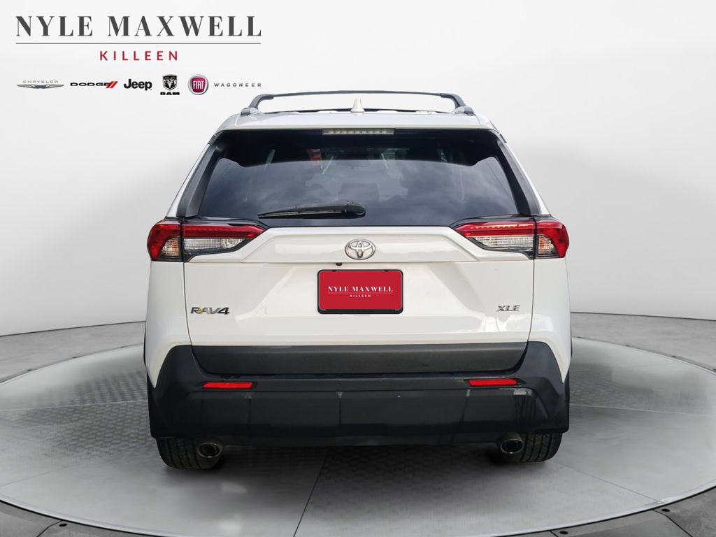 Used 2020 Toyota RAV4 XLE Premium FWD image 15