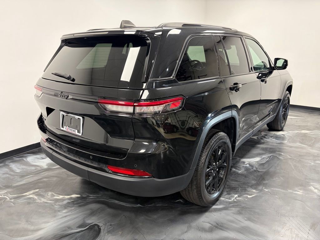 Used 2024 Jeep Grand Cherokee Altitude image 18