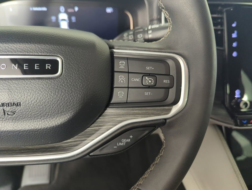 Used 2024 Jeep Wagoneer L Series II image 23