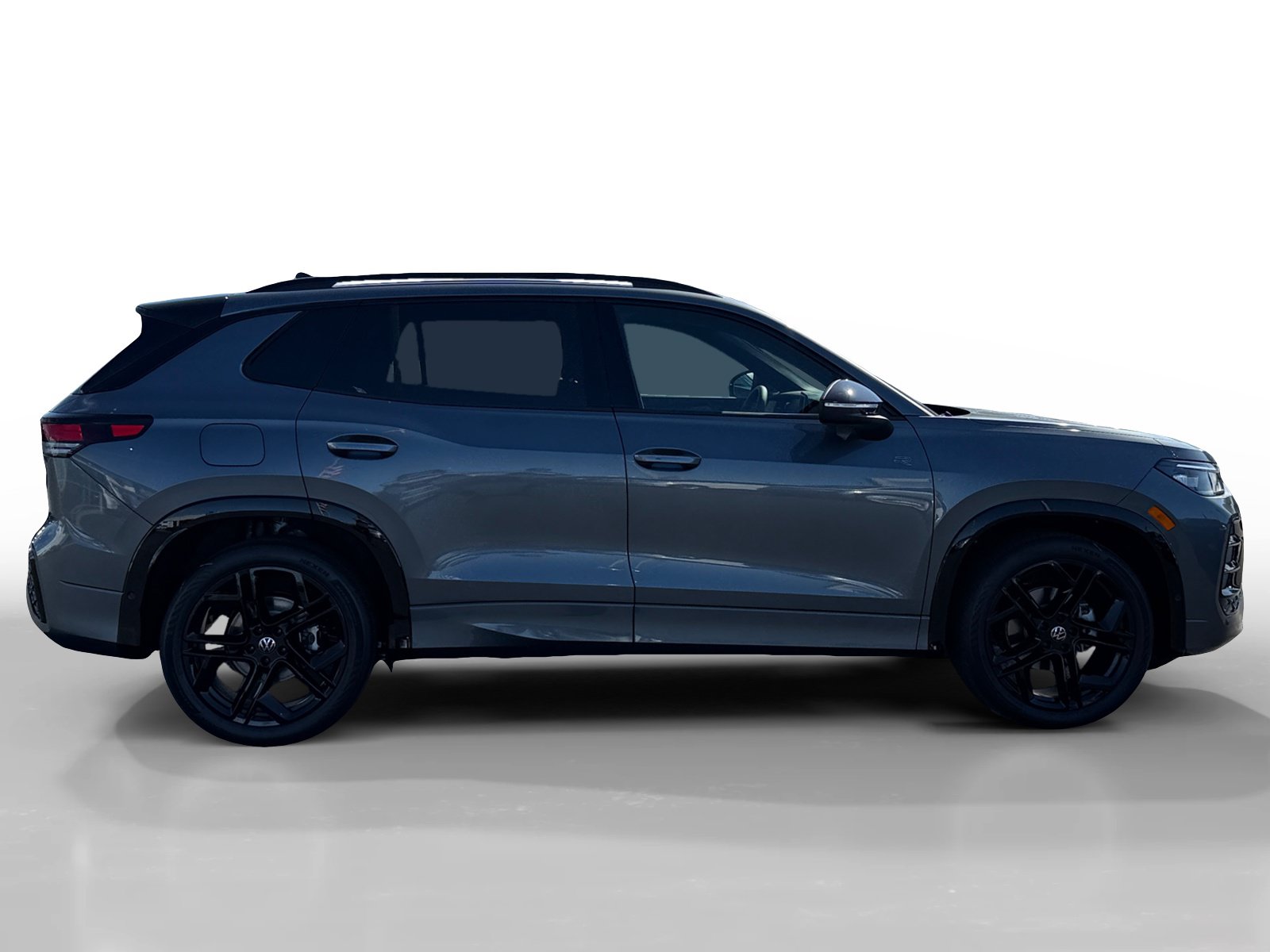 New 2026 Volkswagen Tiguan SE R-Line FWD image 6