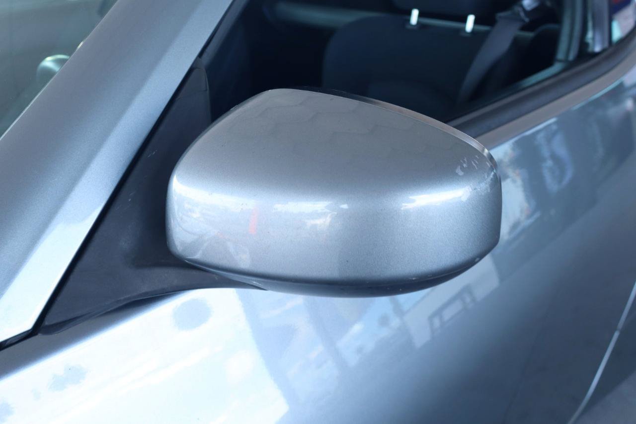 Used 2016 Nissan 370Z Coupe RWD image 17