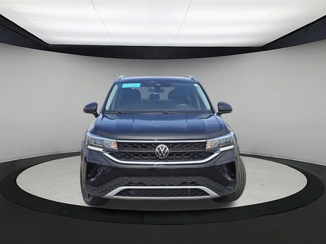 Certified 2023 Volkswagen Taos SE w/ Panoramic Sunroof Package AWD/4WD image 2