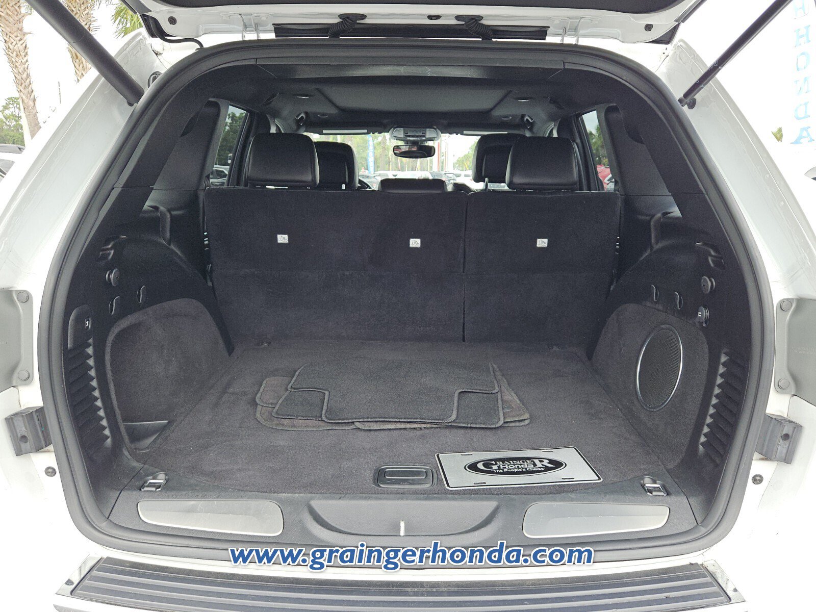 Used 2020 Jeep Grand Cherokee Overland AWD/4WD image 13