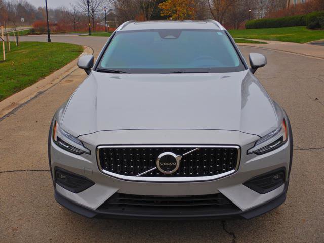 Used 2025 Volvo V60 B5 Cross Country Ultra w/ Climate Package image 9