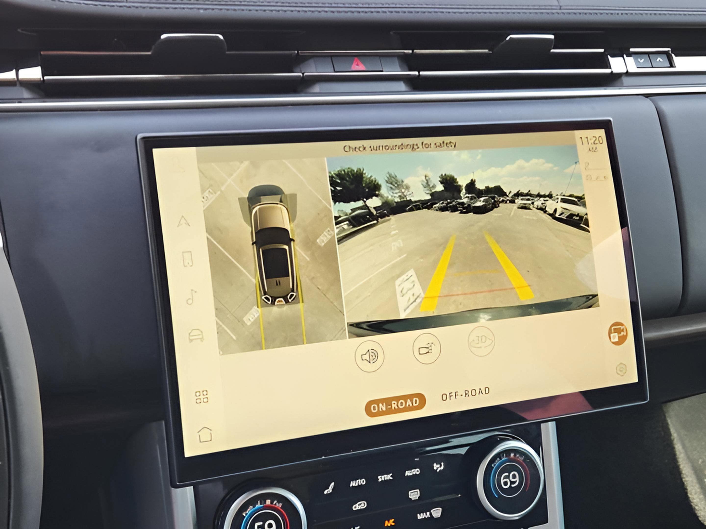 Used 2023 Land Rover Range Rover SE image 13