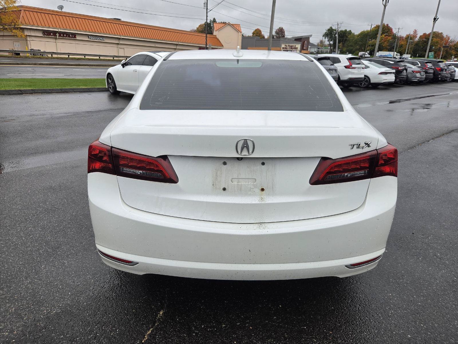 Used 2015 Acura TLX w/ Technology Package FWD image 4