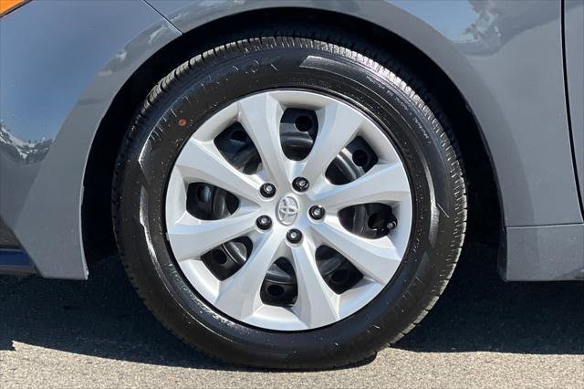 Certified 2025 Toyota Corolla LE image 28