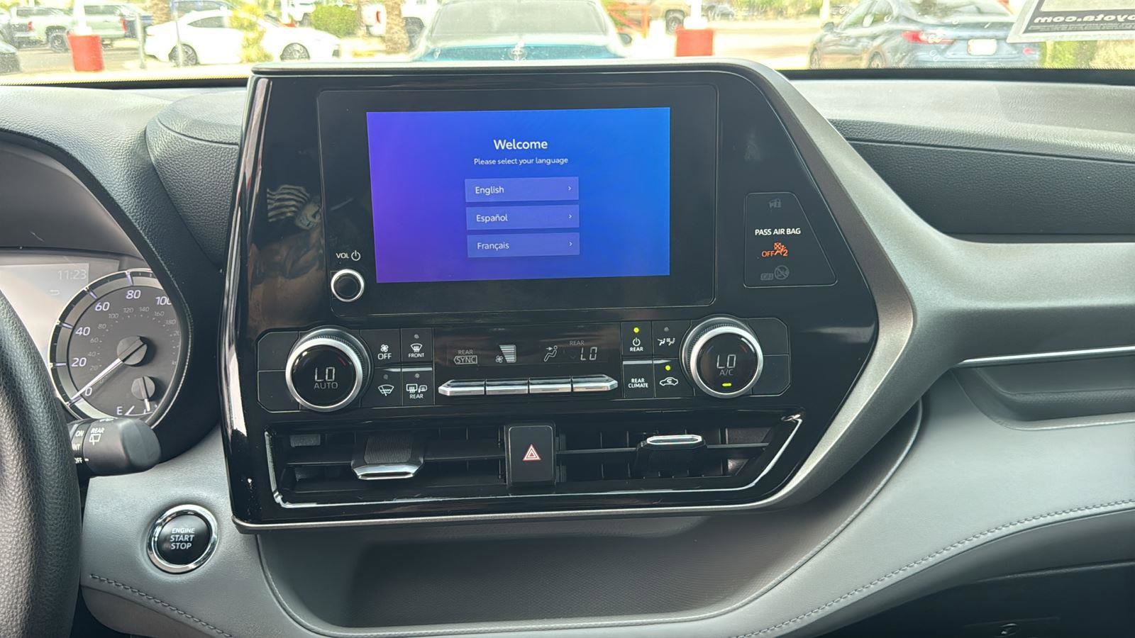 Used 2023 Toyota Highlander L image 18