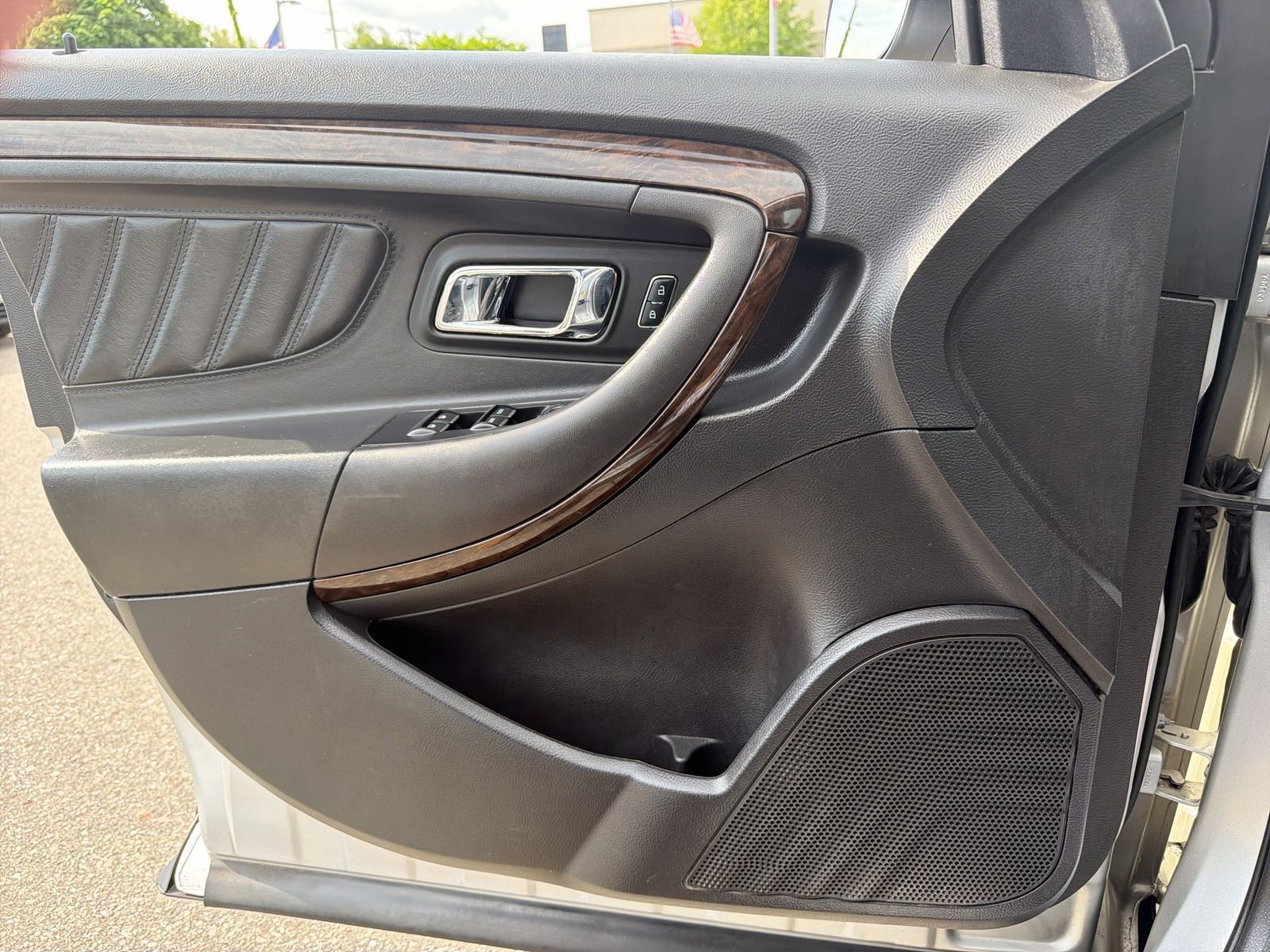 Used 2019 Ford Taurus Limited AWD/4WD image 31