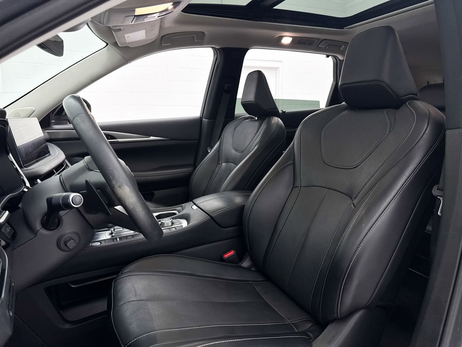 Used 2023 INFINITI QX60 Luxe w/ Performance Audio Package FWD image 22