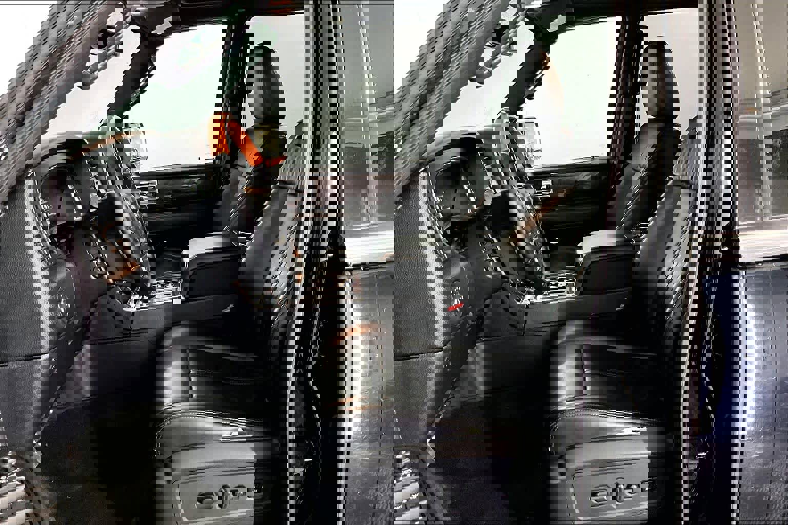 Used 2017 Lincoln Navigator Select image 9