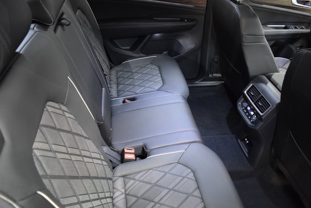 New 2025 Volkswagen Atlas SEL Premium R-Line image 6