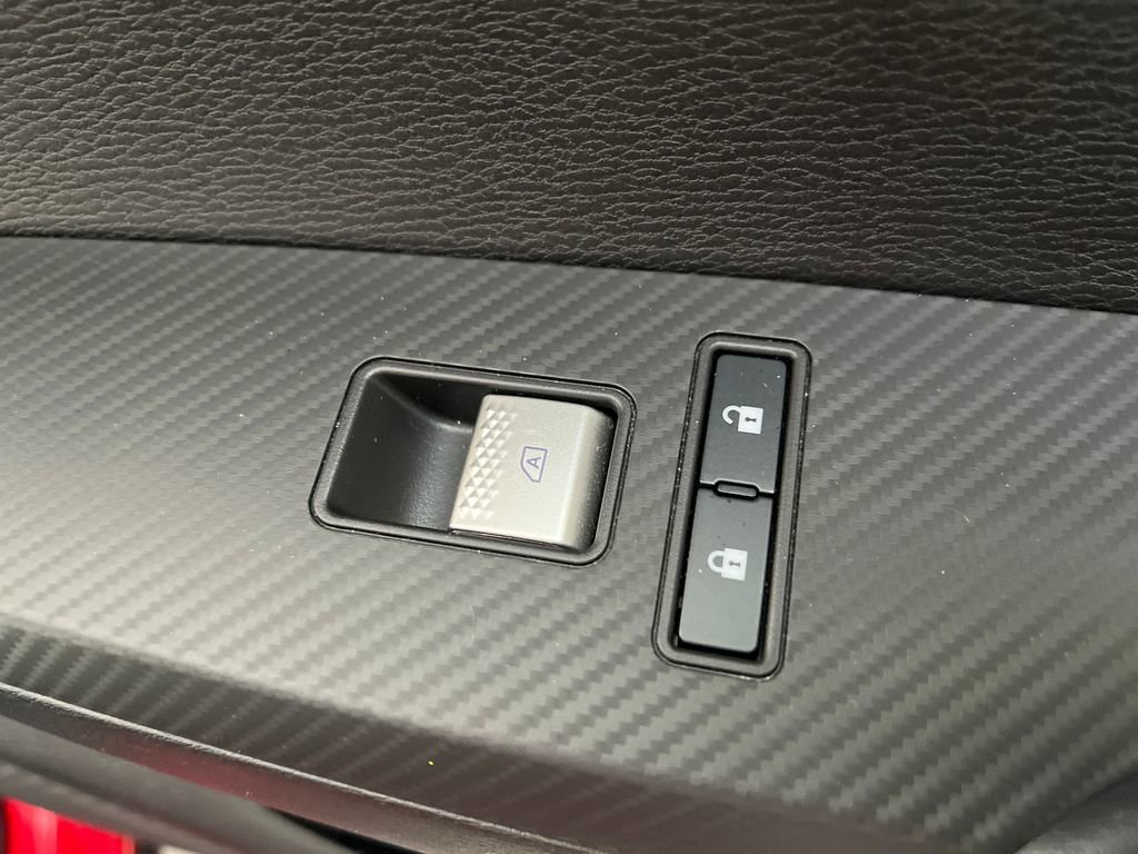 Used 2025 Mitsubishi Outlander SE AWD/4WD image 27