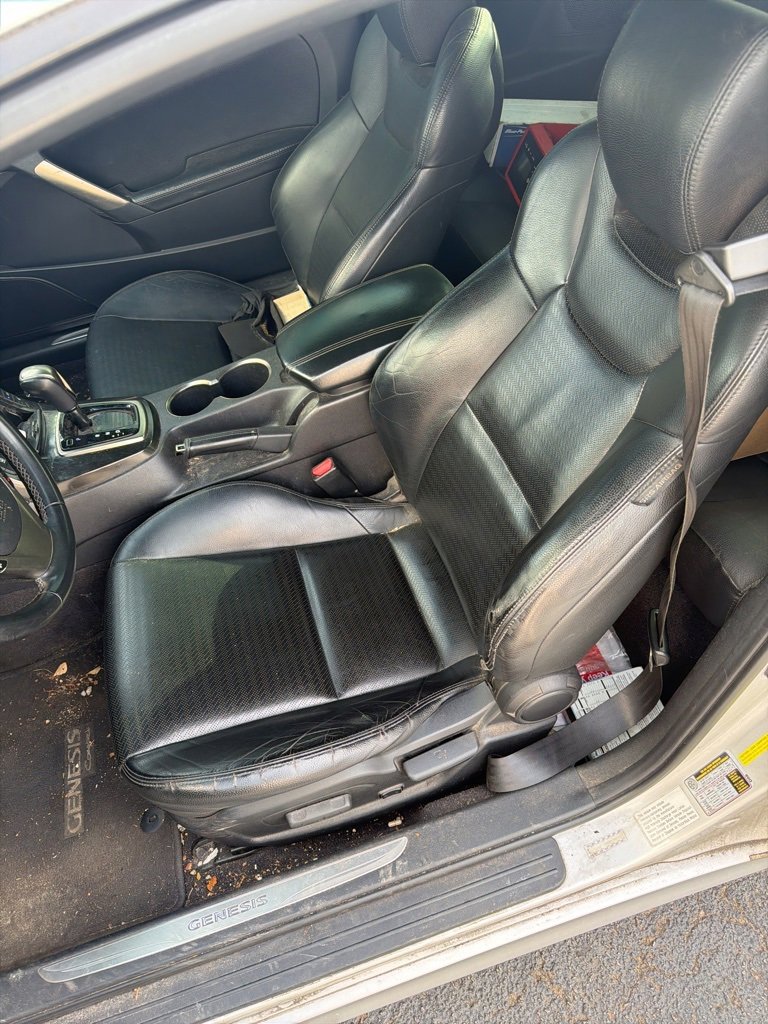 Used 2016 Hyundai Genesis Coupe 3.8 image 8