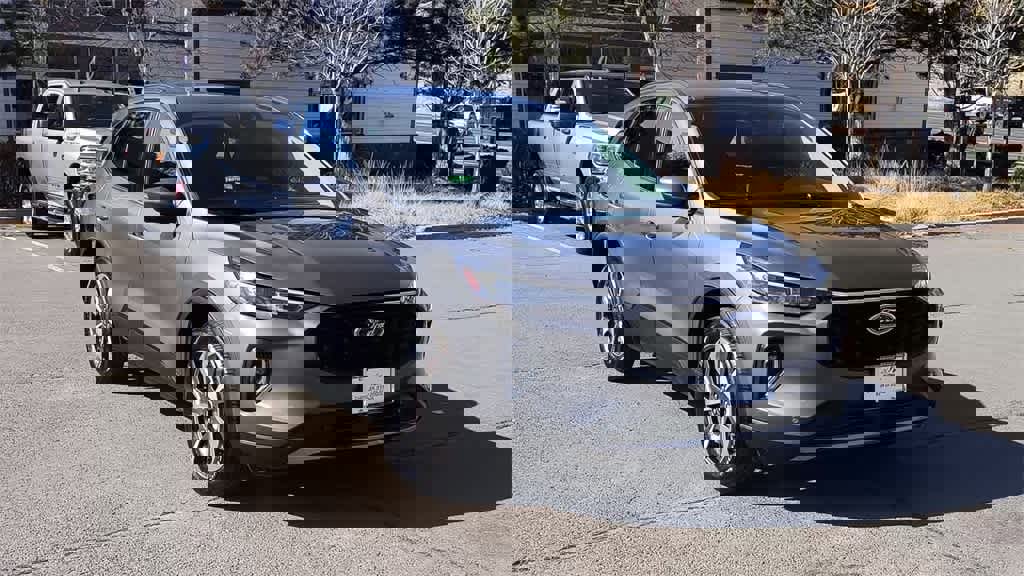 Used 2023 Ford Escape Platinum image 5