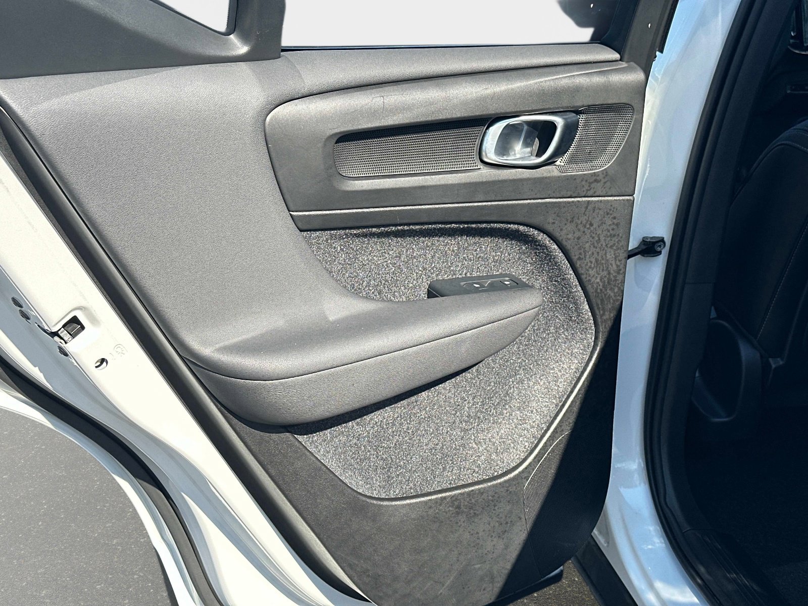 Certified 2025 Volvo XC40 B5 Core image 12