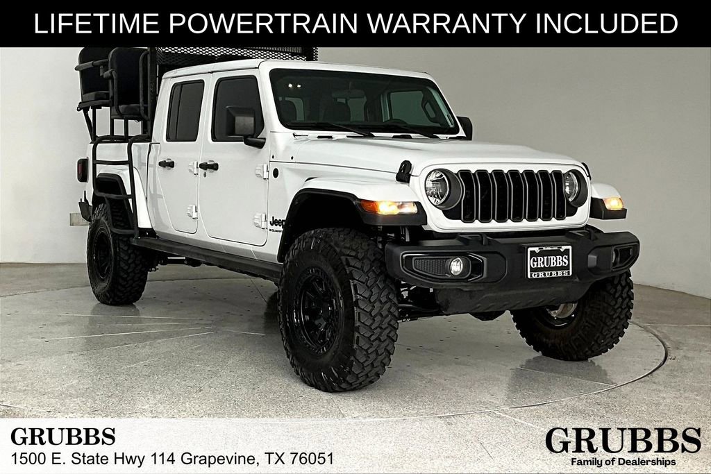 Used 2025 Jeep Gladiator Sport AWD/4WD image 1