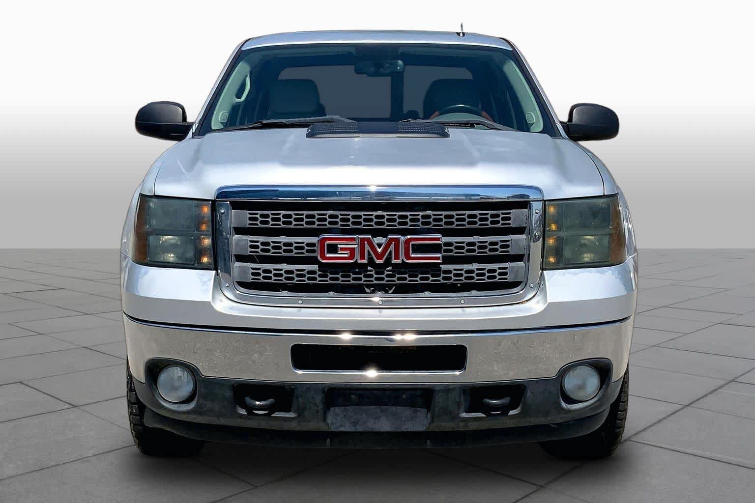 Used 2014 GMC Sierra 2500 SLT w/ Suspension Package, Off-Road AWD/4WD image 3