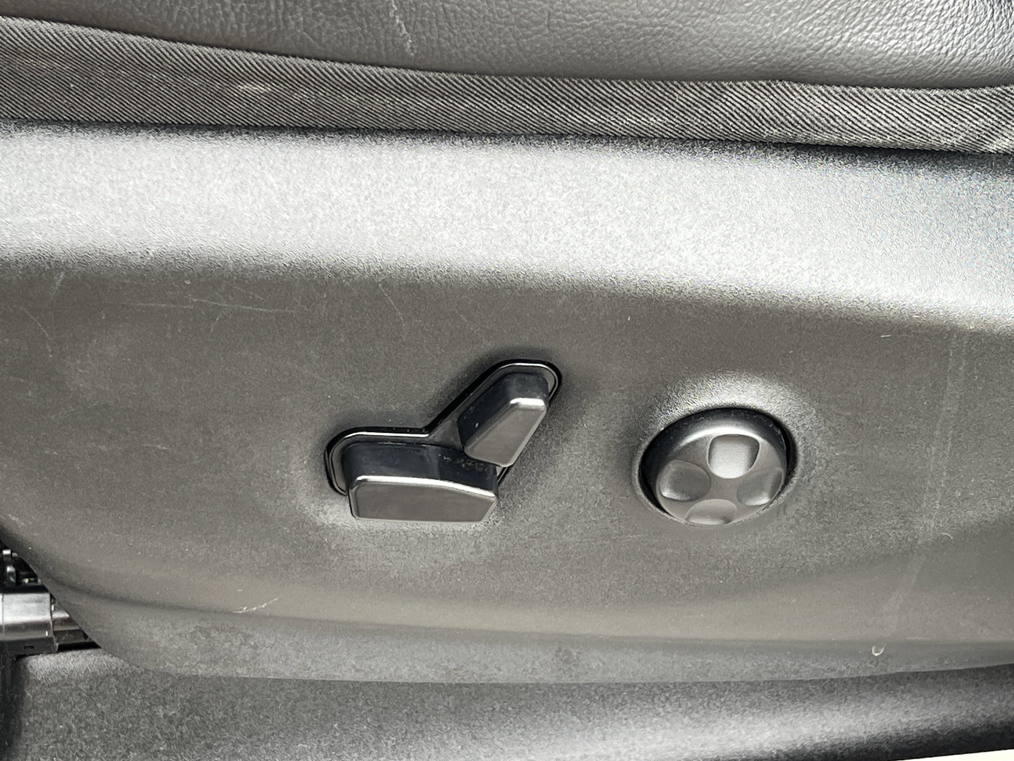 Used 2018 Chrysler Pacifica Touring-L w/ Advanced Safetytec Group image 15