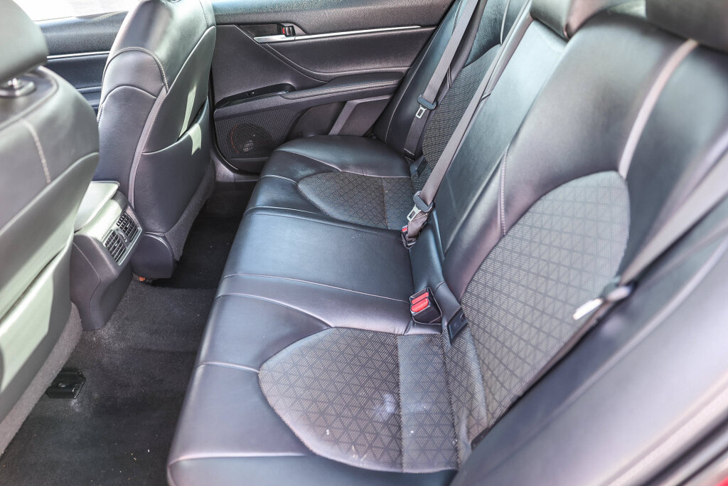 Used 2018 Toyota Camry XSE FWD image 7