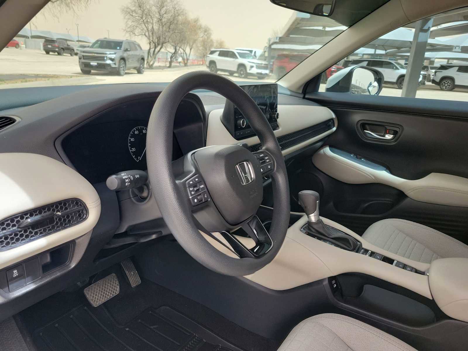 Used 2025 Honda HR-V LX image 2