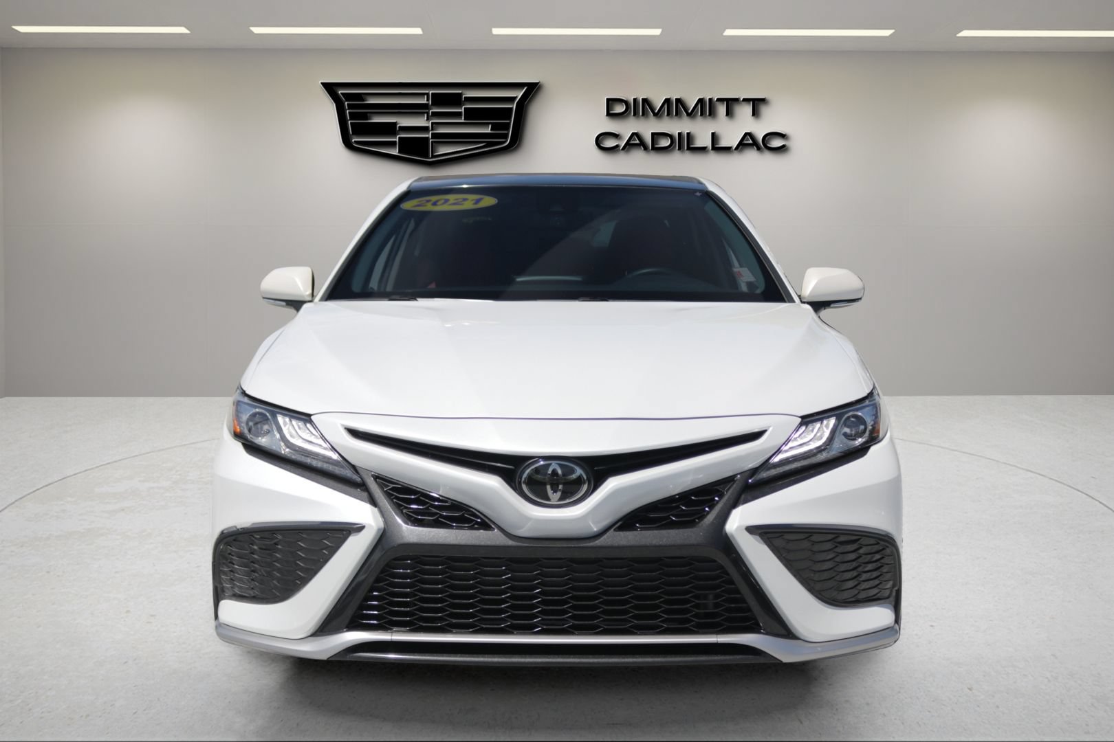 Used 2021 Toyota Camry XSE FWD image 2