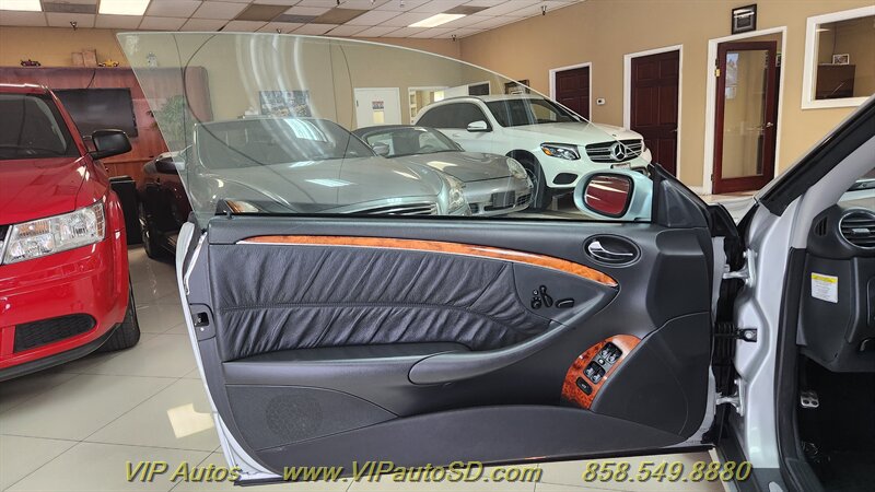 Used 2005 Mercedes-Benz CLK 320 Cabriolet image 9