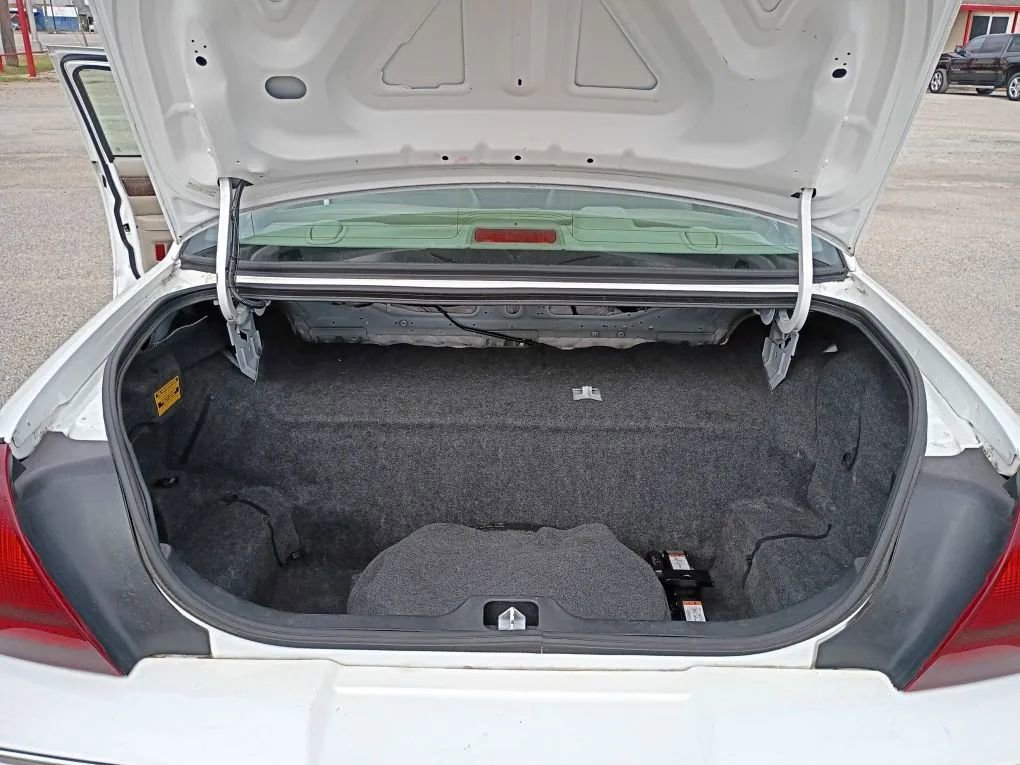 Used 2010 Mercury Grand Marquis LS image 16