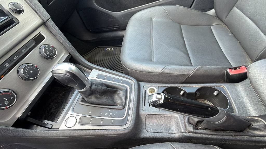 Used 2015 Volkswagen Golf TDI S FWD image 21
