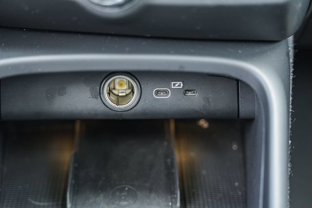 Certified 2025 Volvo XC40 B5 Plus AWD/4WD image 26