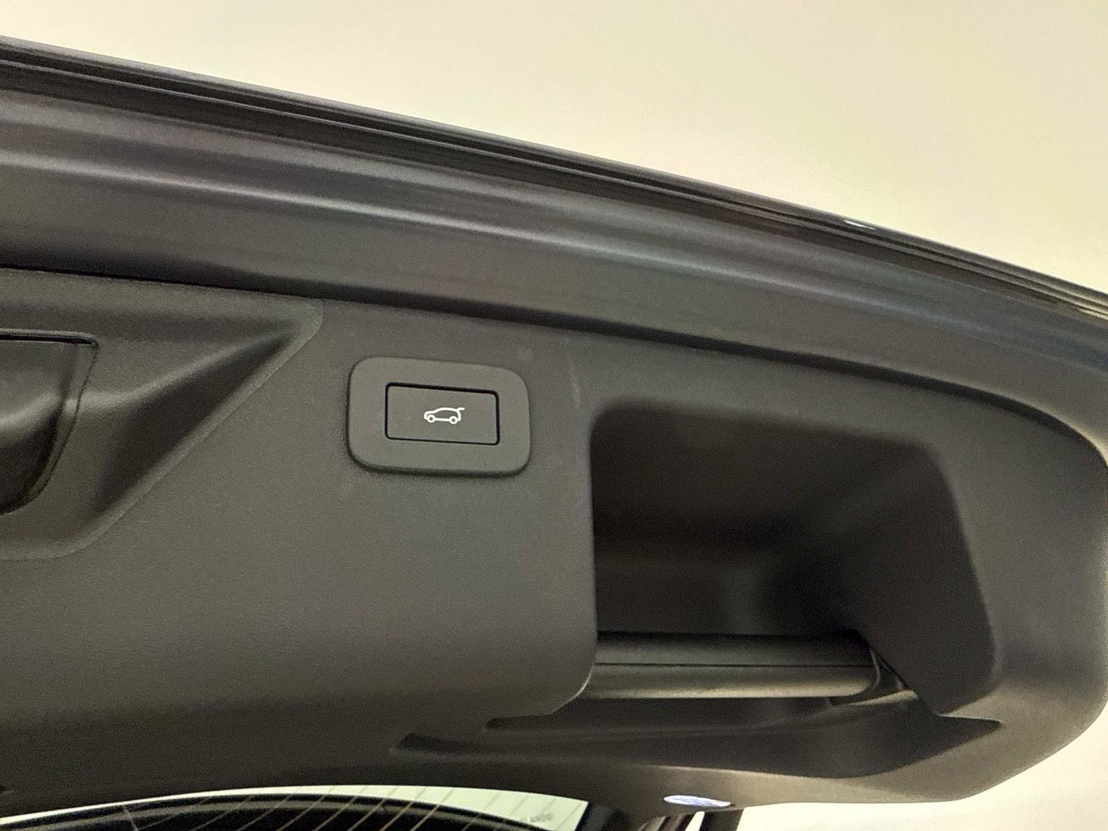 New 2026 Land Rover Discovery Sport Landmark AWD/4WD image 12