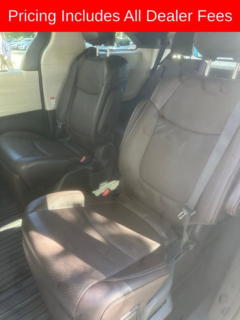 Used 2022 Toyota Sienna Platinum AWD/4WD image 10