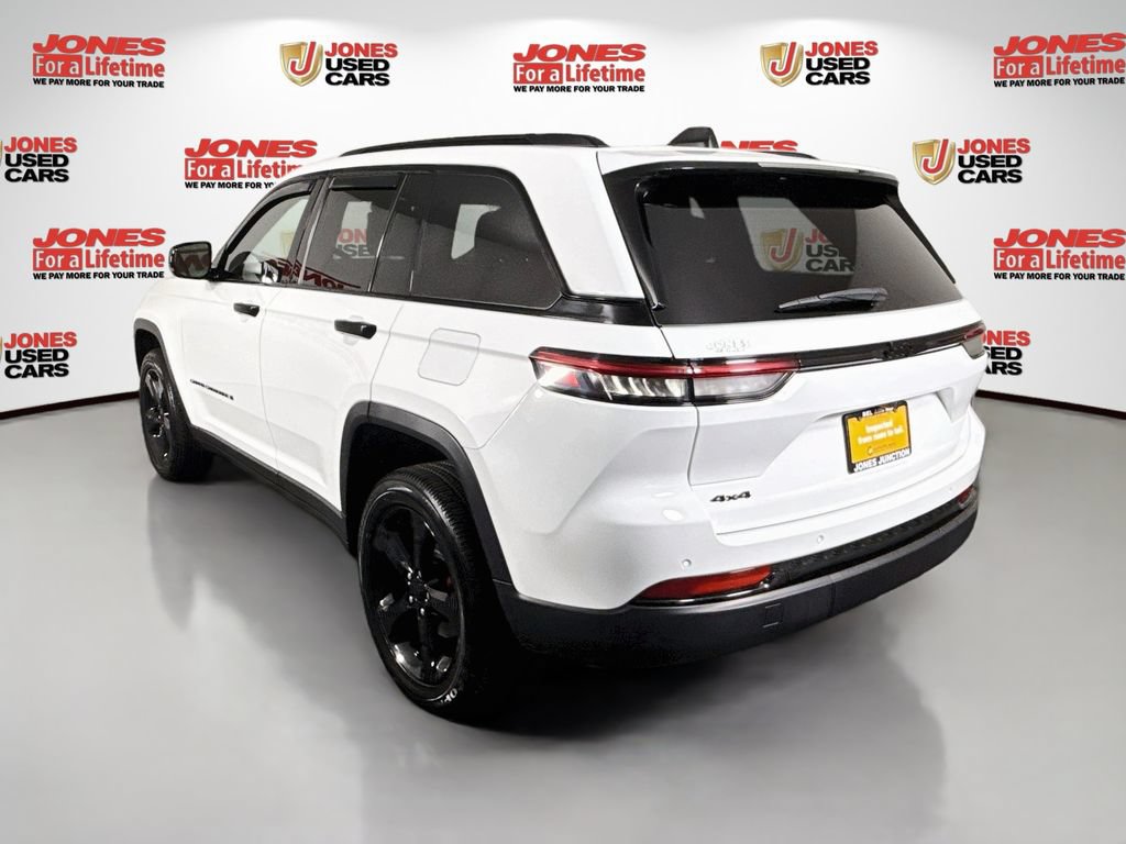 Used 2023 Jeep Grand Cherokee Altitude AWD/4WD image 2