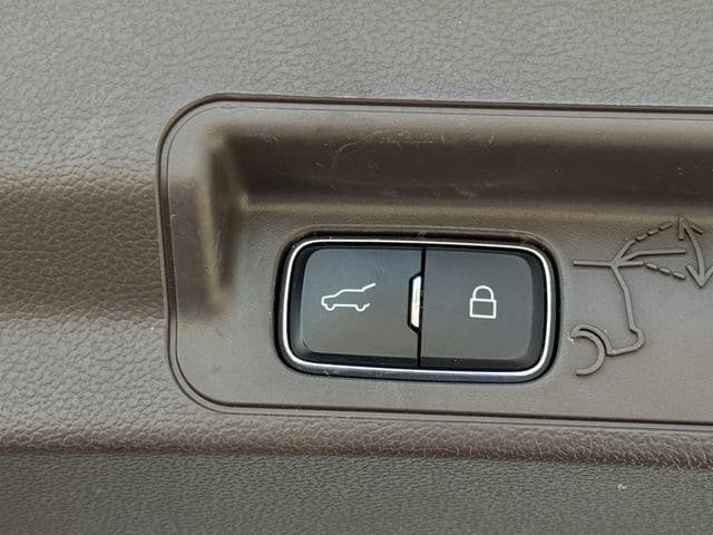 Used 2023 Ford Explorer Platinum w/ Technology Package AWD/4WD image 34