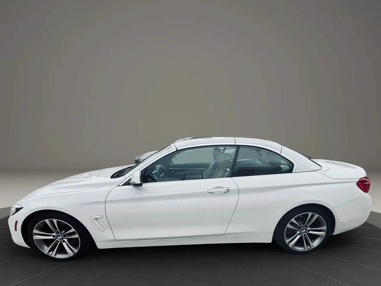 Used 2018 BMW 430i Convertible RWD image 2
