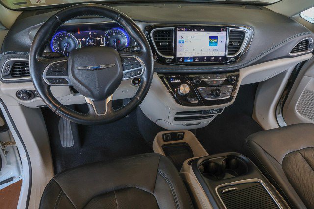 Used 2021 Chrysler Pacifica Touring-L FWD image 22