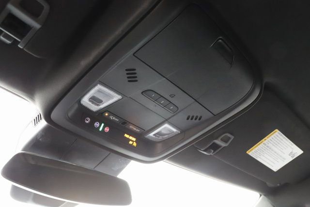 Used 2025 Cadillac XT4 Premium Luxury image 39