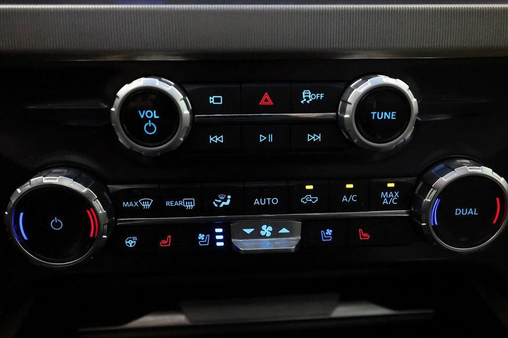Used 2025 Ford F350 Platinum w/ Platinum Plus Package image 24