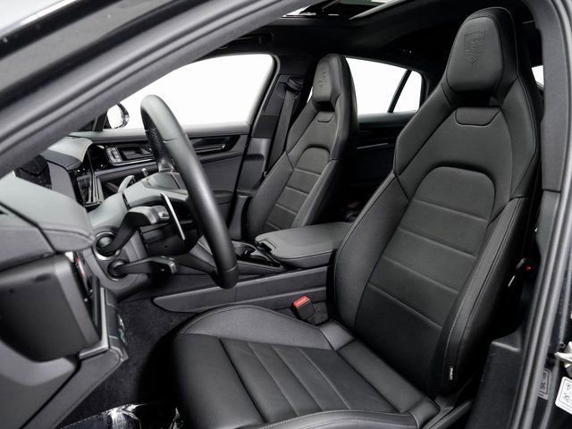 Certified 2025 Porsche Panamera 4 image 5