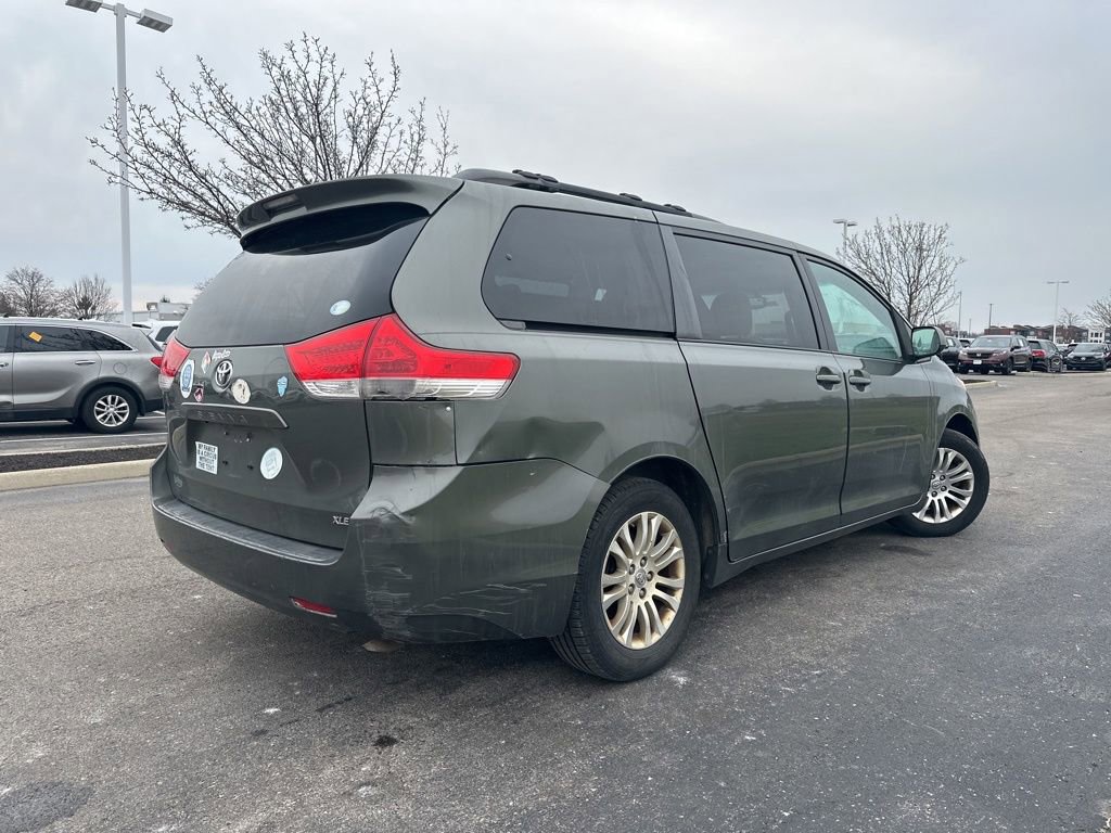 Used 2012 Toyota Sienna XLE image 12