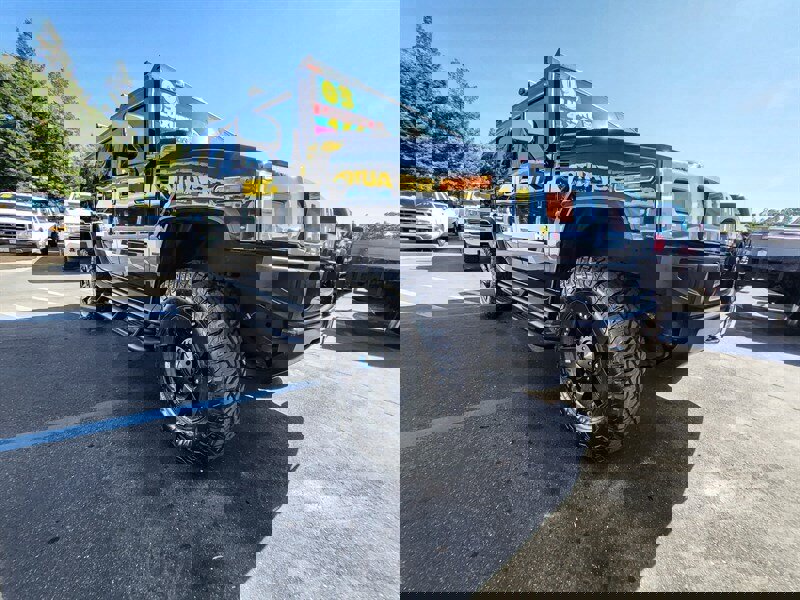 Used 2003 HUMMER H2 w/ Preferred Equipment Group image 6