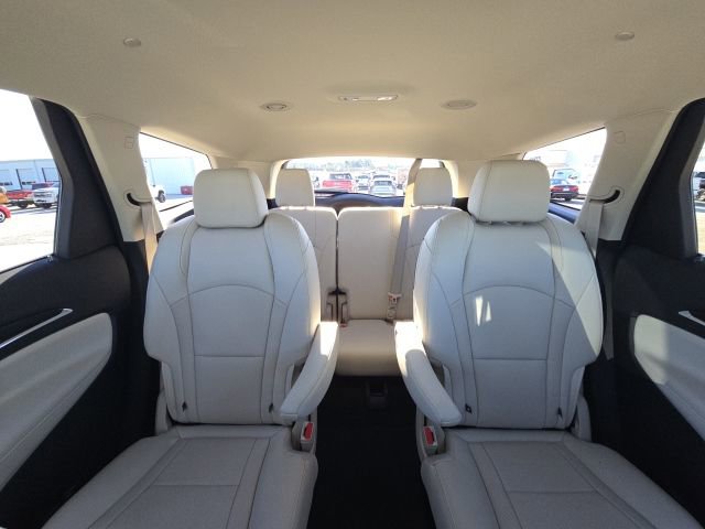 Used 2023 Buick Enclave Essence image 16