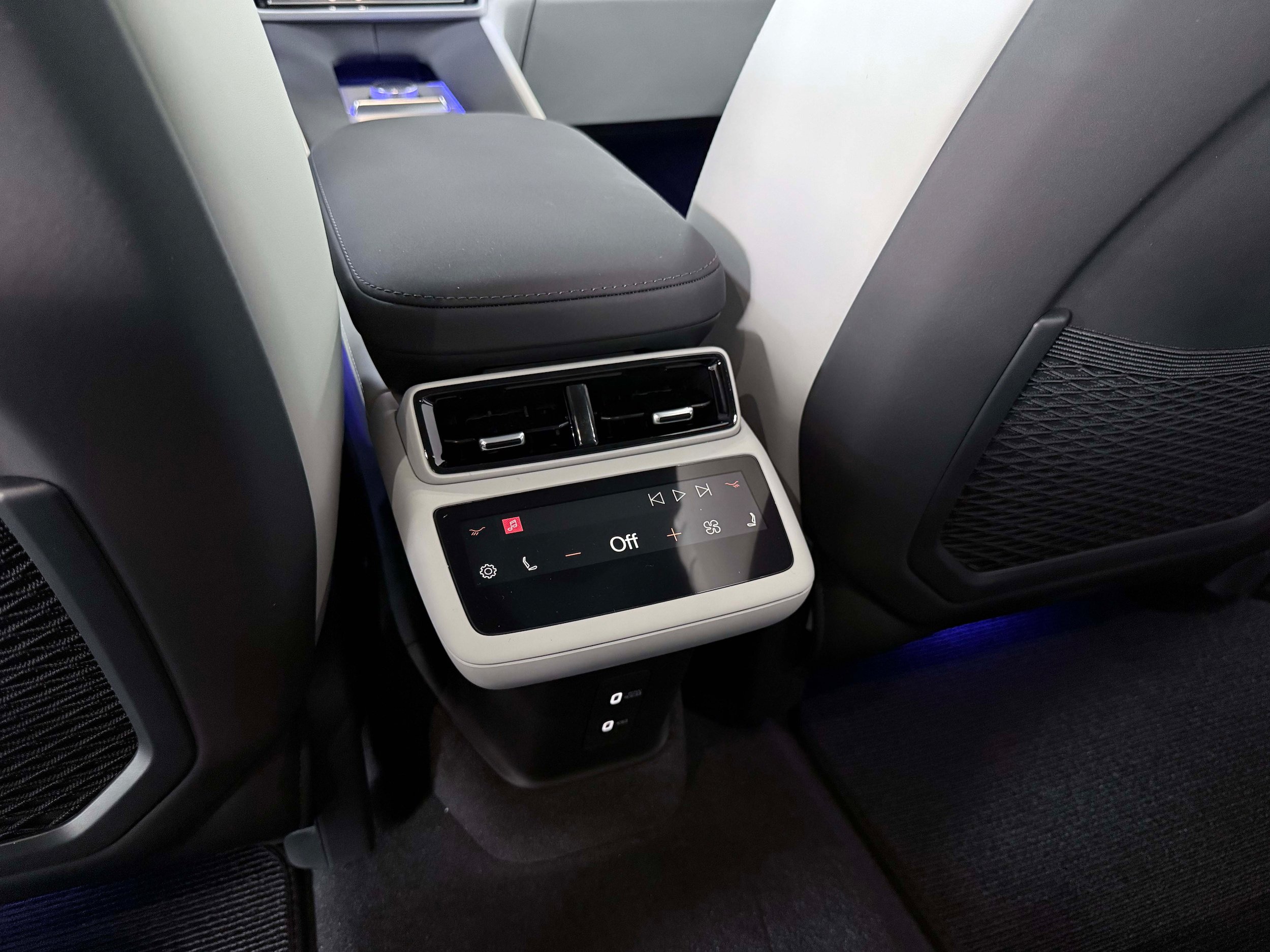New 2026 Polestar Polestar 4 w/ Performance Pack AWD/4WD image 17