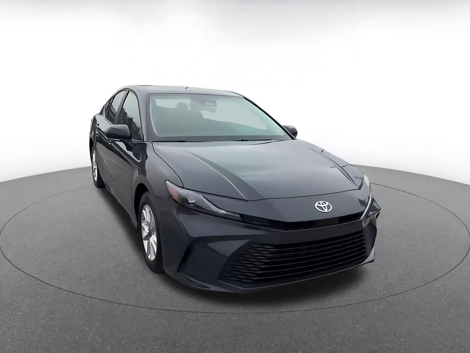 Used 2025 Toyota Camry LE image 3