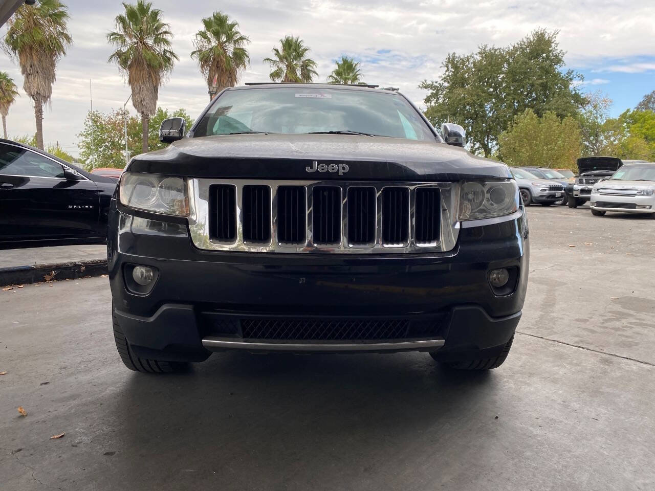 Used 2013 Jeep Grand Cherokee Limited w/ Luxury Group II image 4