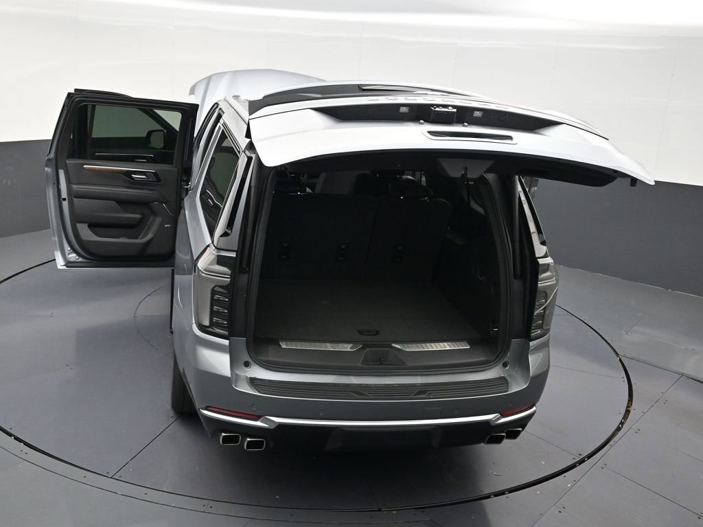 Used 2025 Chevrolet Suburban High Country AWD/4WD image 32