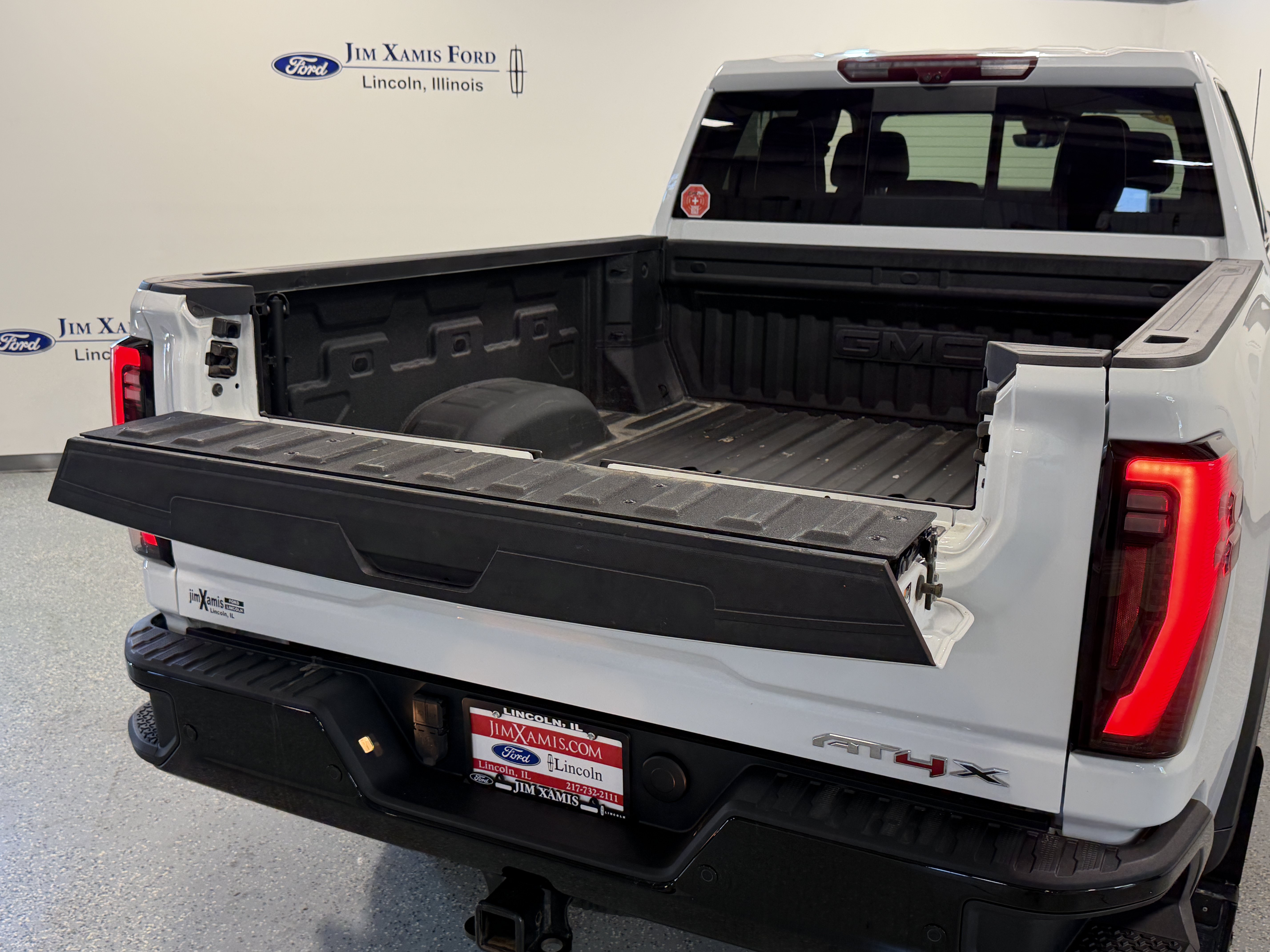 Used 2025 GMC Sierra 2500 AT4X AWD/4WD image 27