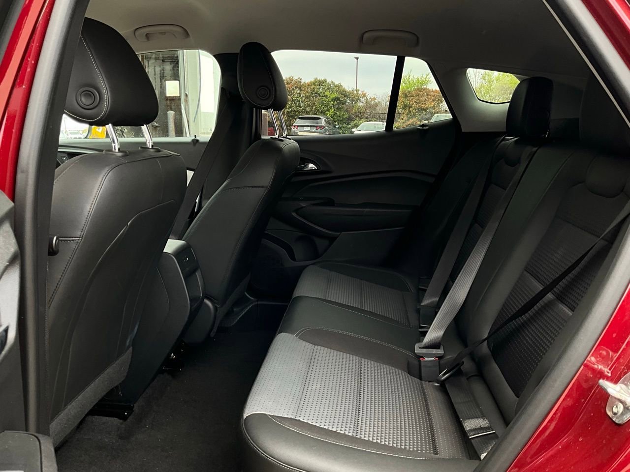 Used 2025 Chevrolet Trax LT image 11