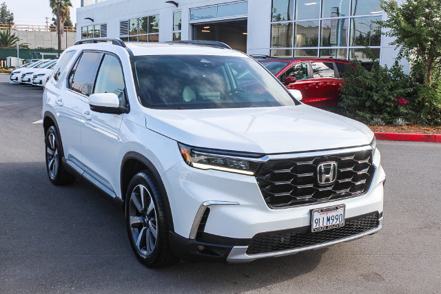 Used 2024 Honda Pilot Elite image 3